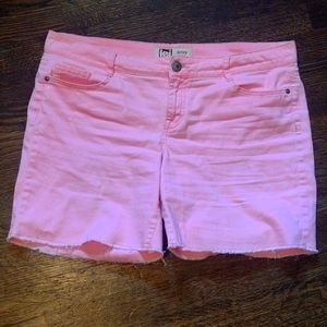 L.e.i. pink Ashley low-rise shorts size 17